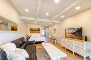 3mins Walk to Beach! Laundry, Pool, Hot Tub & More
